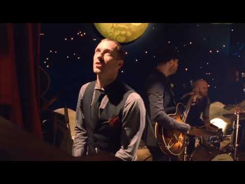 Coldplay – Christmas Lights (Official Video)